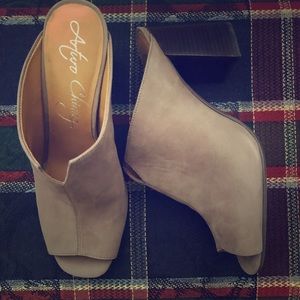 Size 9 1/2 peep toe heels - Dillard’s